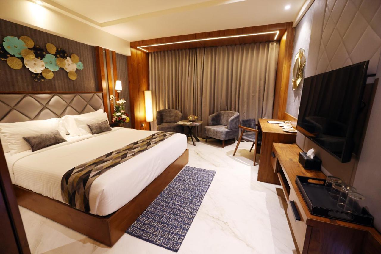 Aj Grand Hotel Mangalore Buitenkant foto