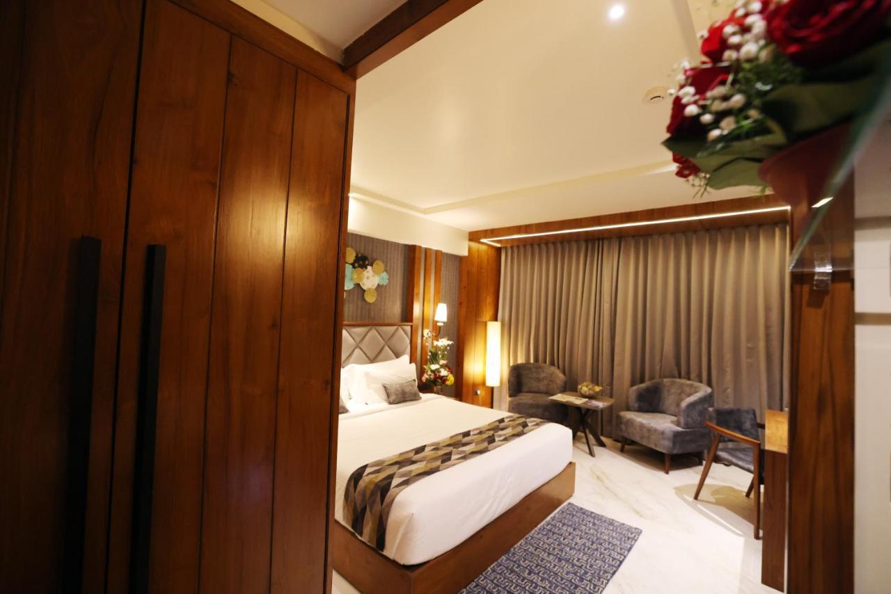 Aj Grand Hotel Mangalore Buitenkant foto